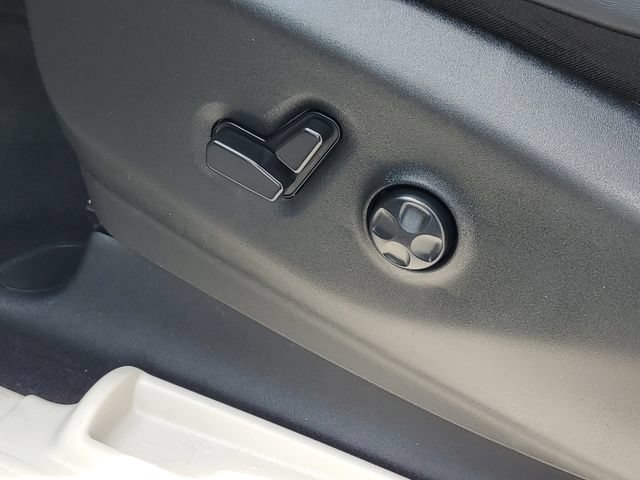 Used 2024 Chrysler Pacifica Touring-L FWD image 8