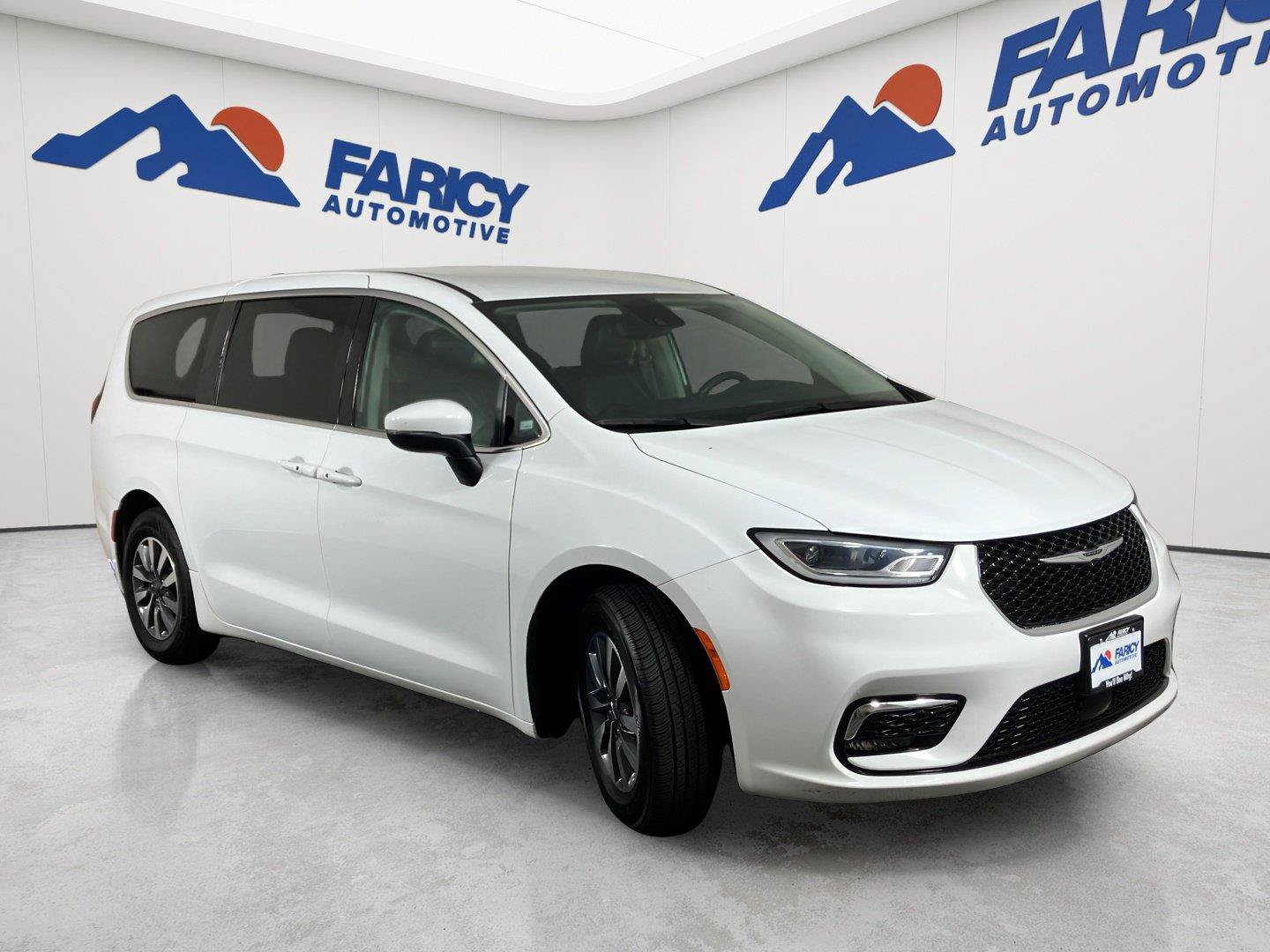 Used 2023 Chrysler Pacifica Touring-L FWD image 8