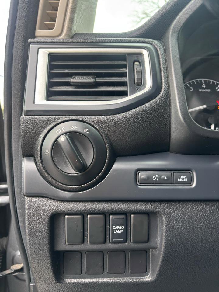 Used 2017 Nissan Titan S image 12