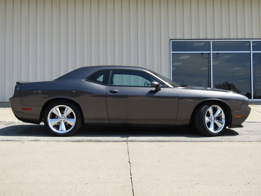 Used 2014 Dodge Challenger R/T RWD image 2
