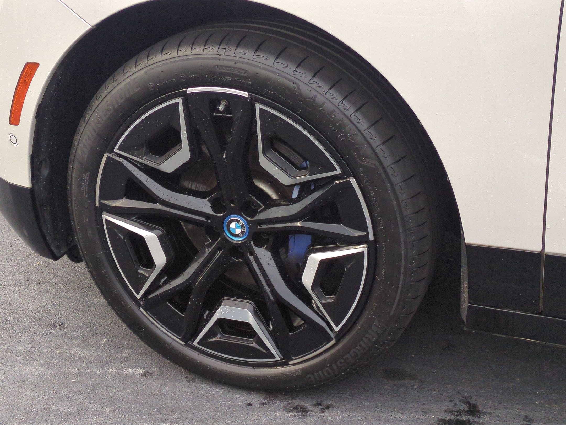 Certified 2024 BMW iX xDrive50 w/ Premium Package AWD/4WD image 12