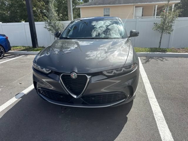 Used 2024 Alfa Romeo Tonale Ti w/ Premium Interior Package AWD/4WD image 2