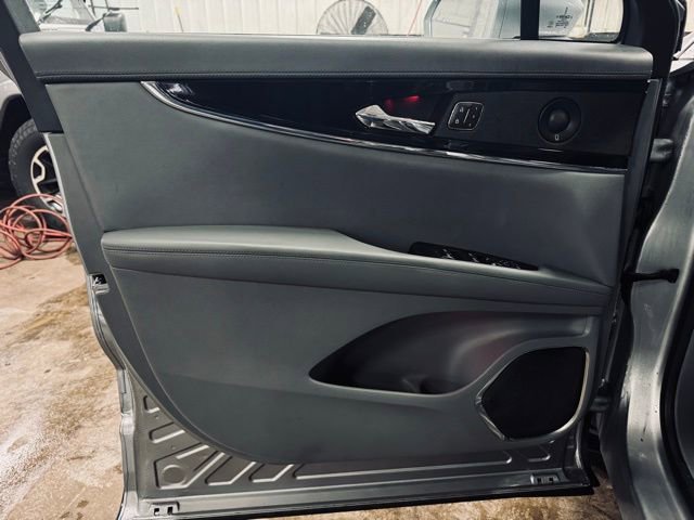 Used 2023 Lincoln Nautilus Reserve w/ Luxury Package image 15