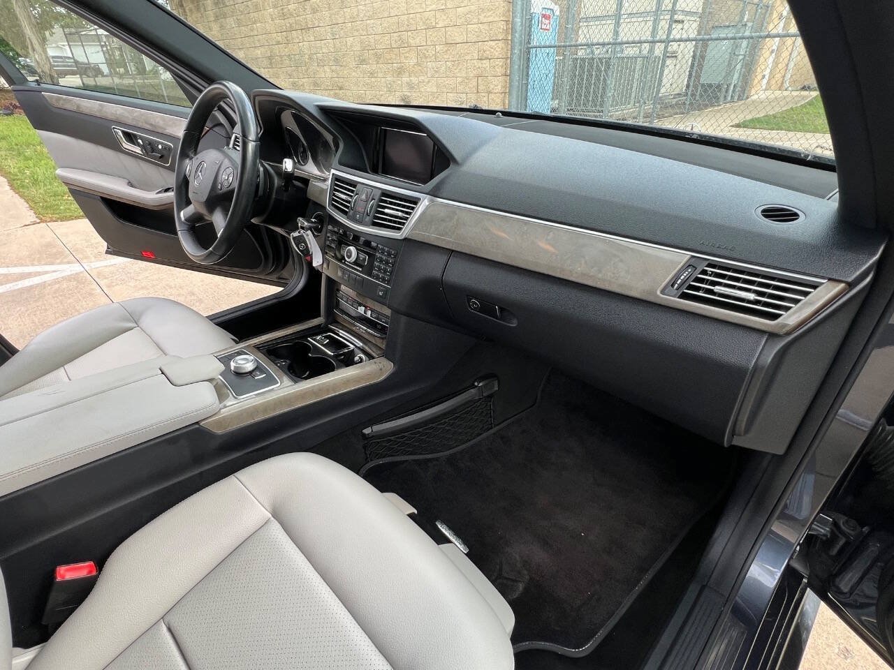 Used 2010 Mercedes-Benz E 350 Sedan image 31