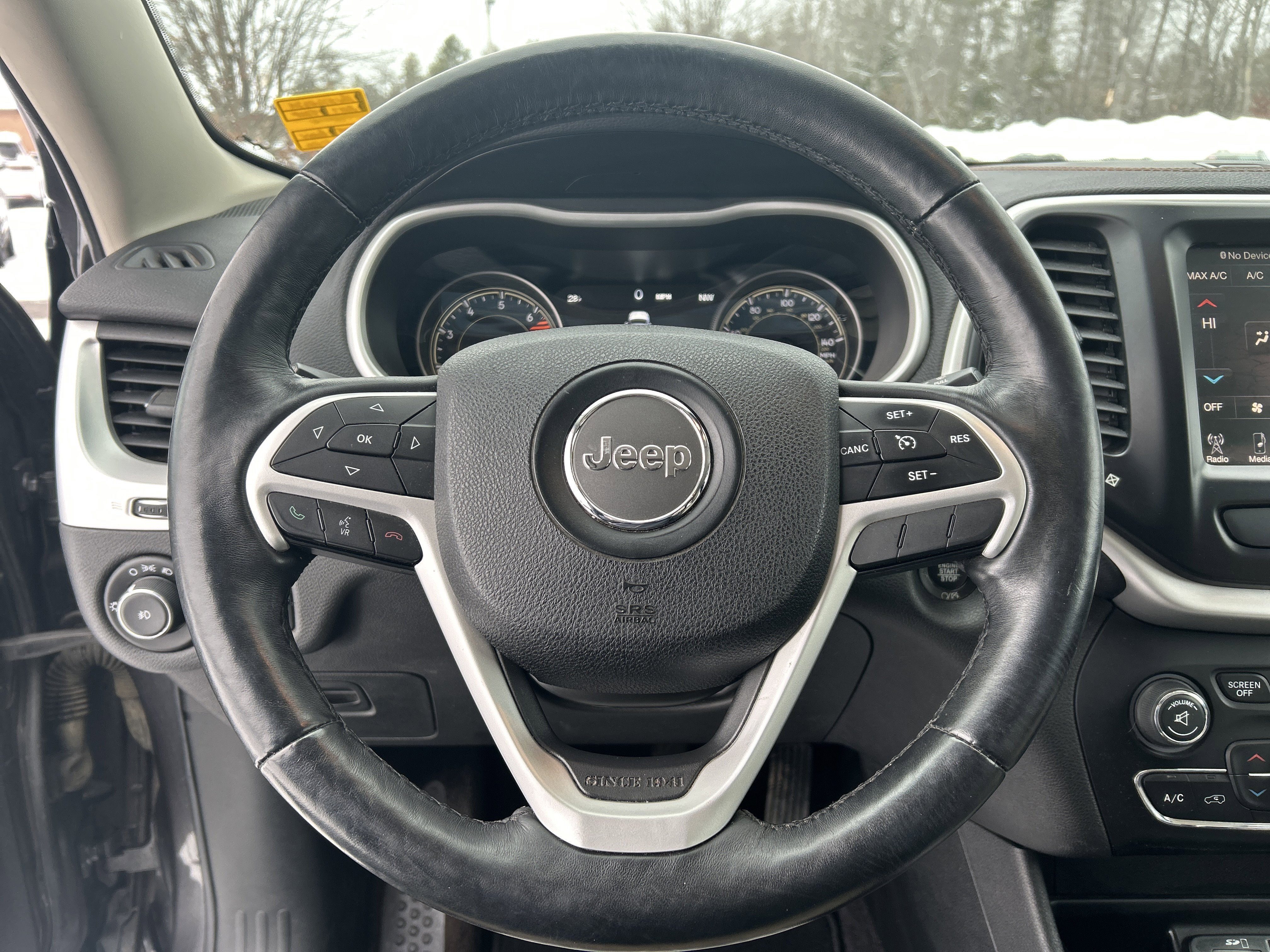 Used 2017 Jeep Cherokee Limited image 14