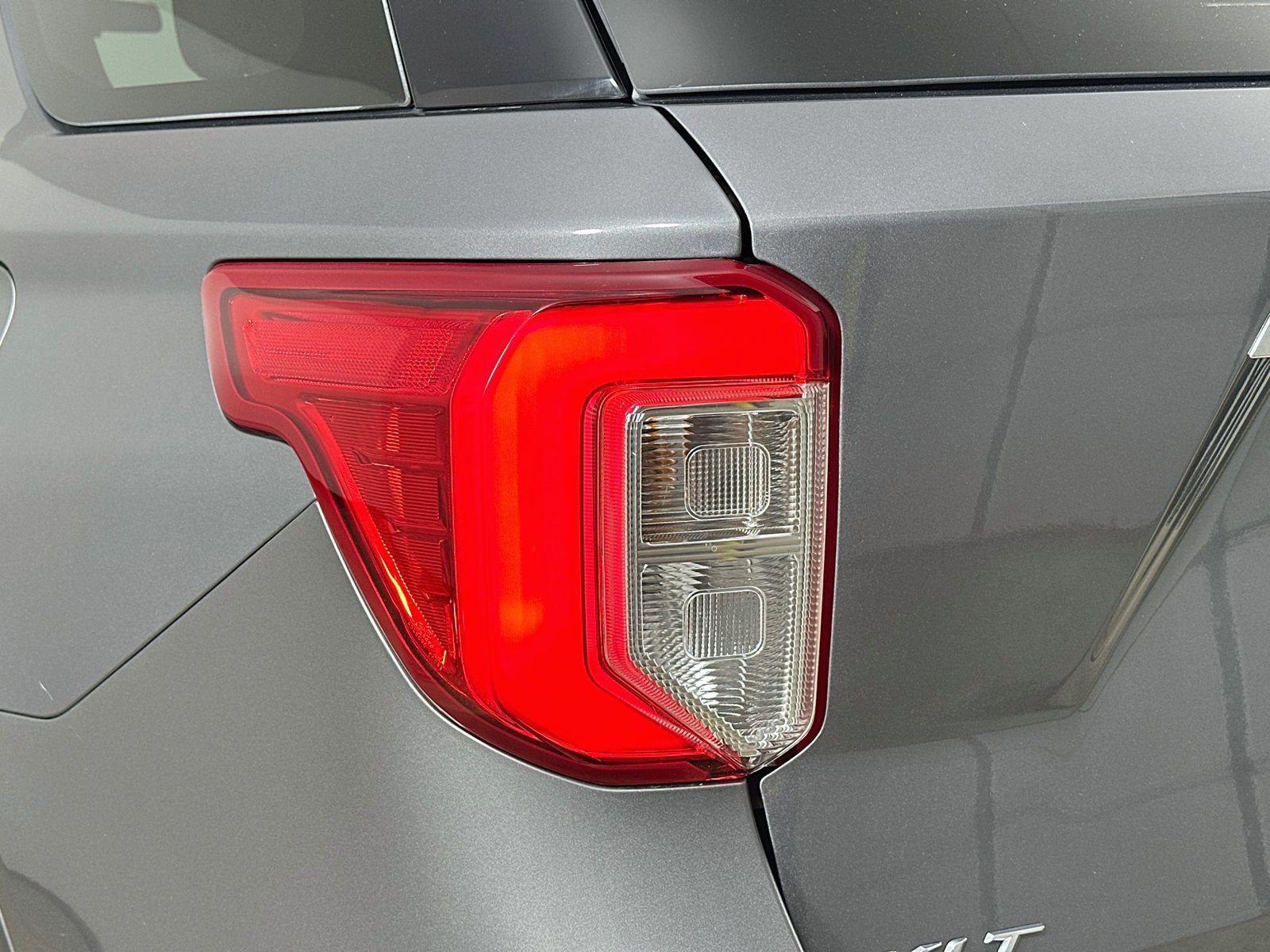 Used 2022 Ford Explorer XLT AWD/4WD image 12
