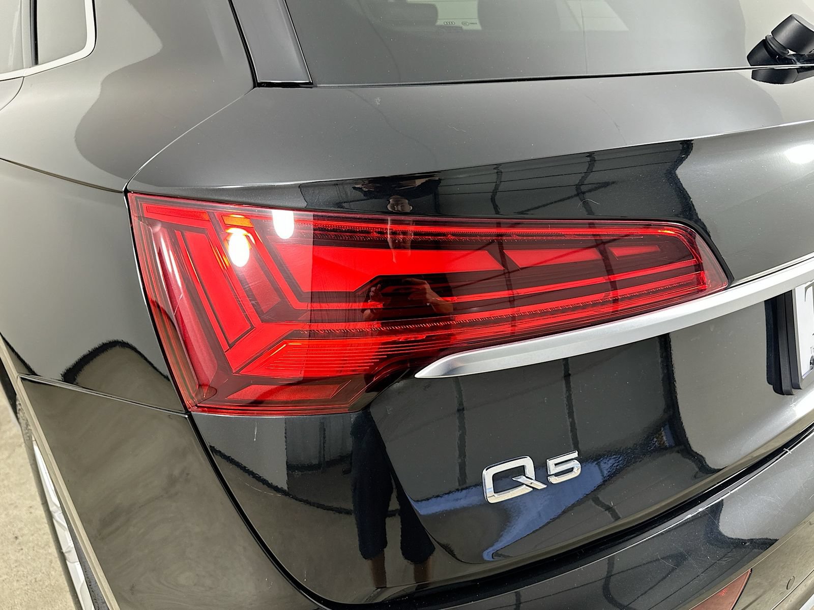 Used 2023 Audi Q5 2.0T Premium w/ Convenience Package AWD/4WD image 13