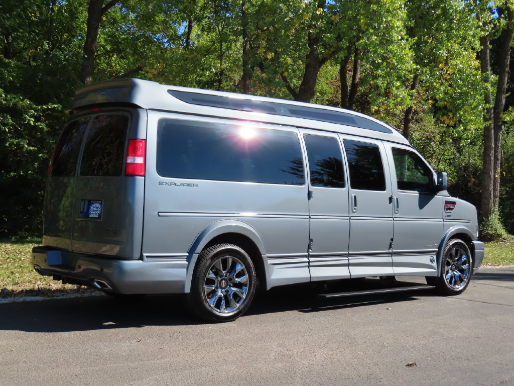 Used 2024 GMC Savana 2500 Extended w/ Driver Convenience Package RWD image 3