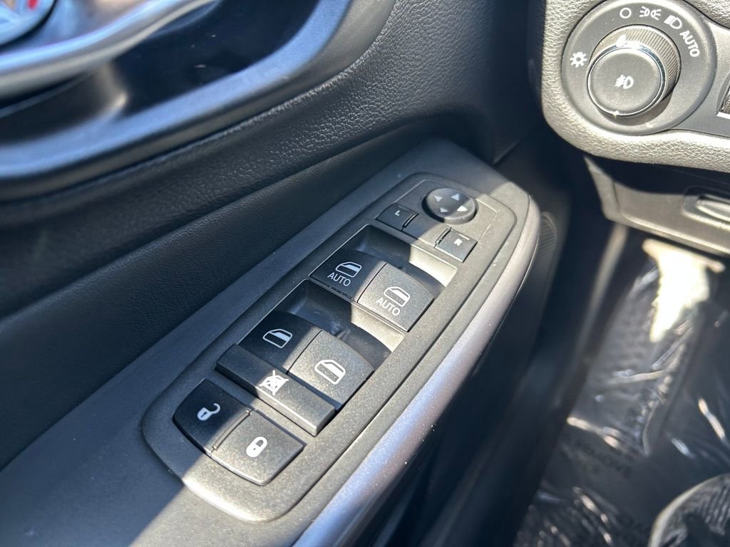 Used 2022 Jeep Cherokee Limited image 20