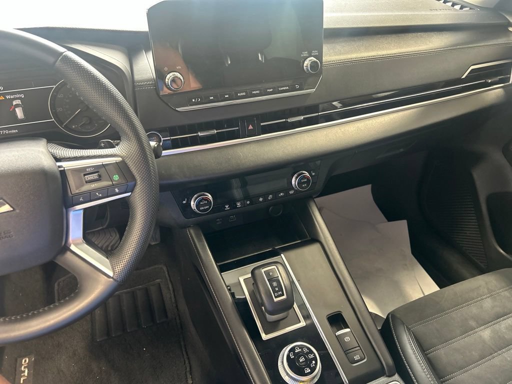 Used 2023 Mitsubishi Outlander SE AWD/4WD image 5