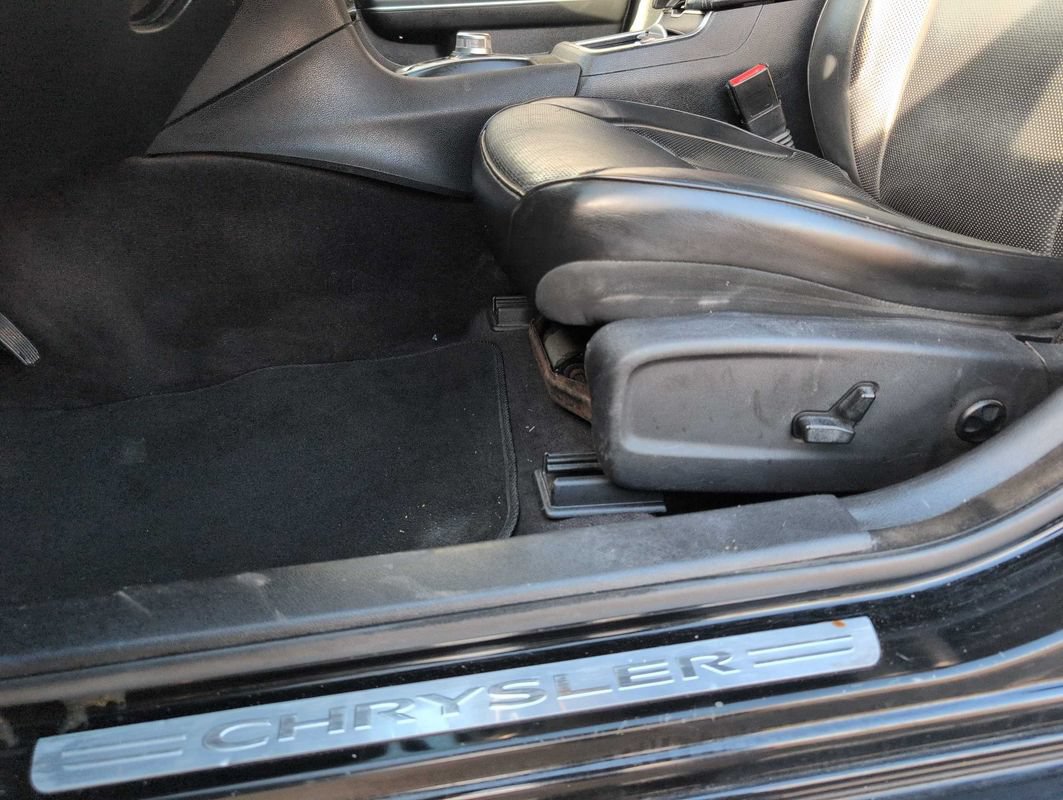 Used 2017 Chrysler 300 C RWD image 21