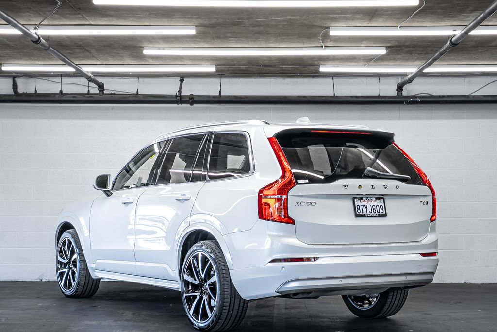 Used 2022 Volvo XC90 T6 Momentum w/ Advanced Package image 3
