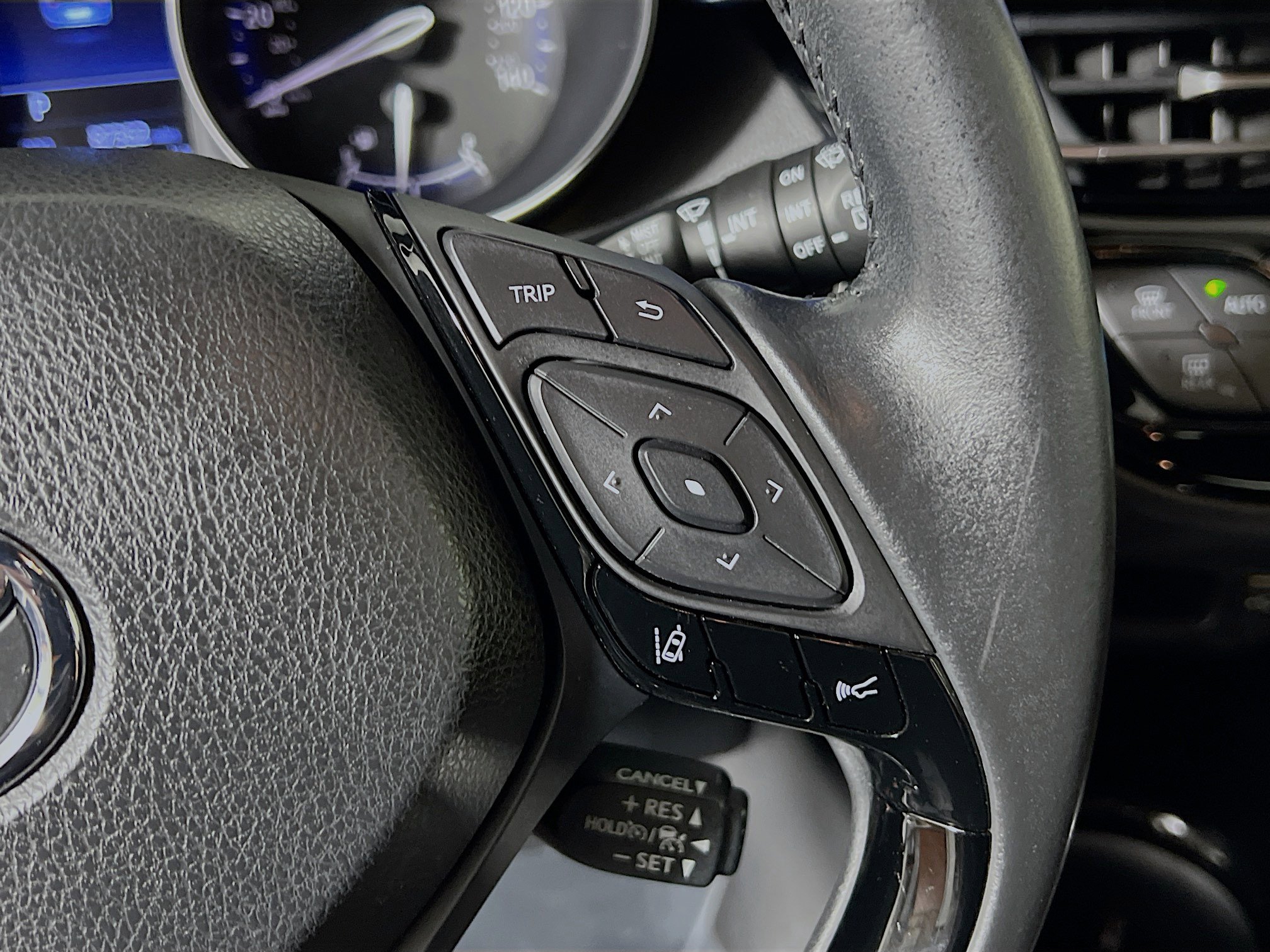 Used 2020 Toyota C-HR XLE image 20