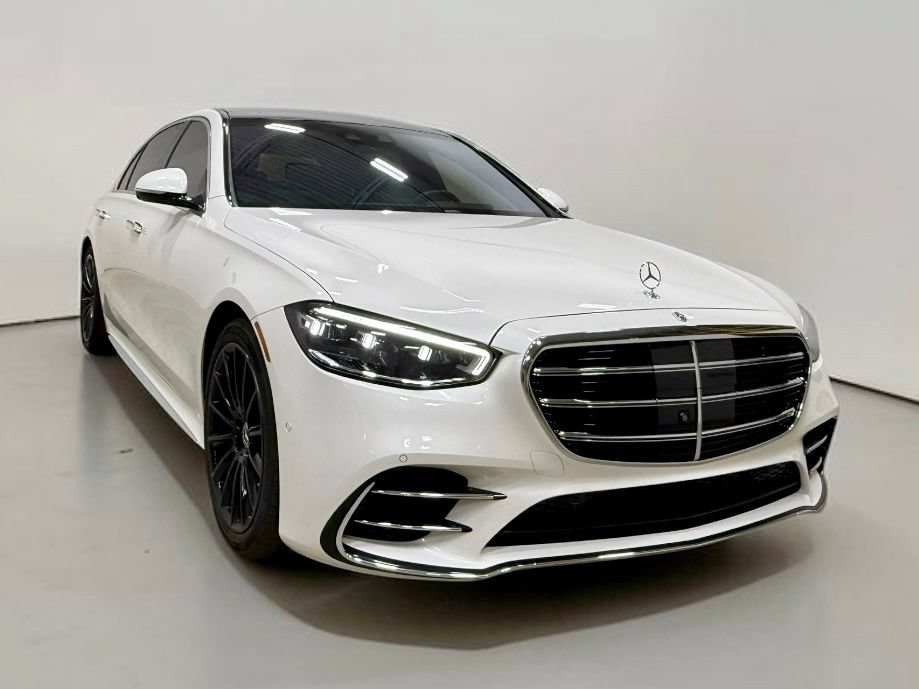 Used 2022 Mercedes-Benz S 500 4MATIC w/ AMG Line Package image 9
