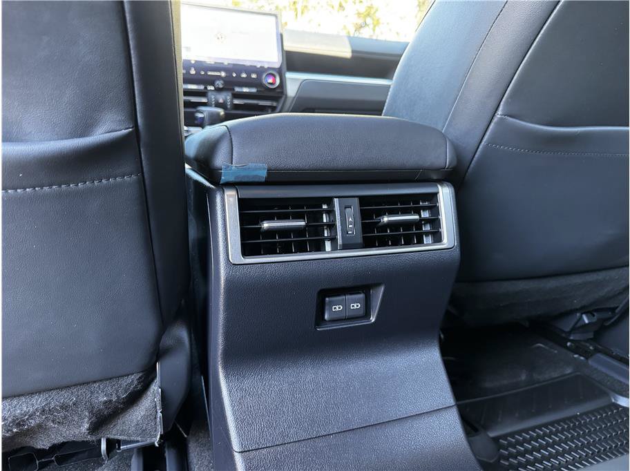 Used 2024 Lexus GX 550 AWD/4WD image 18