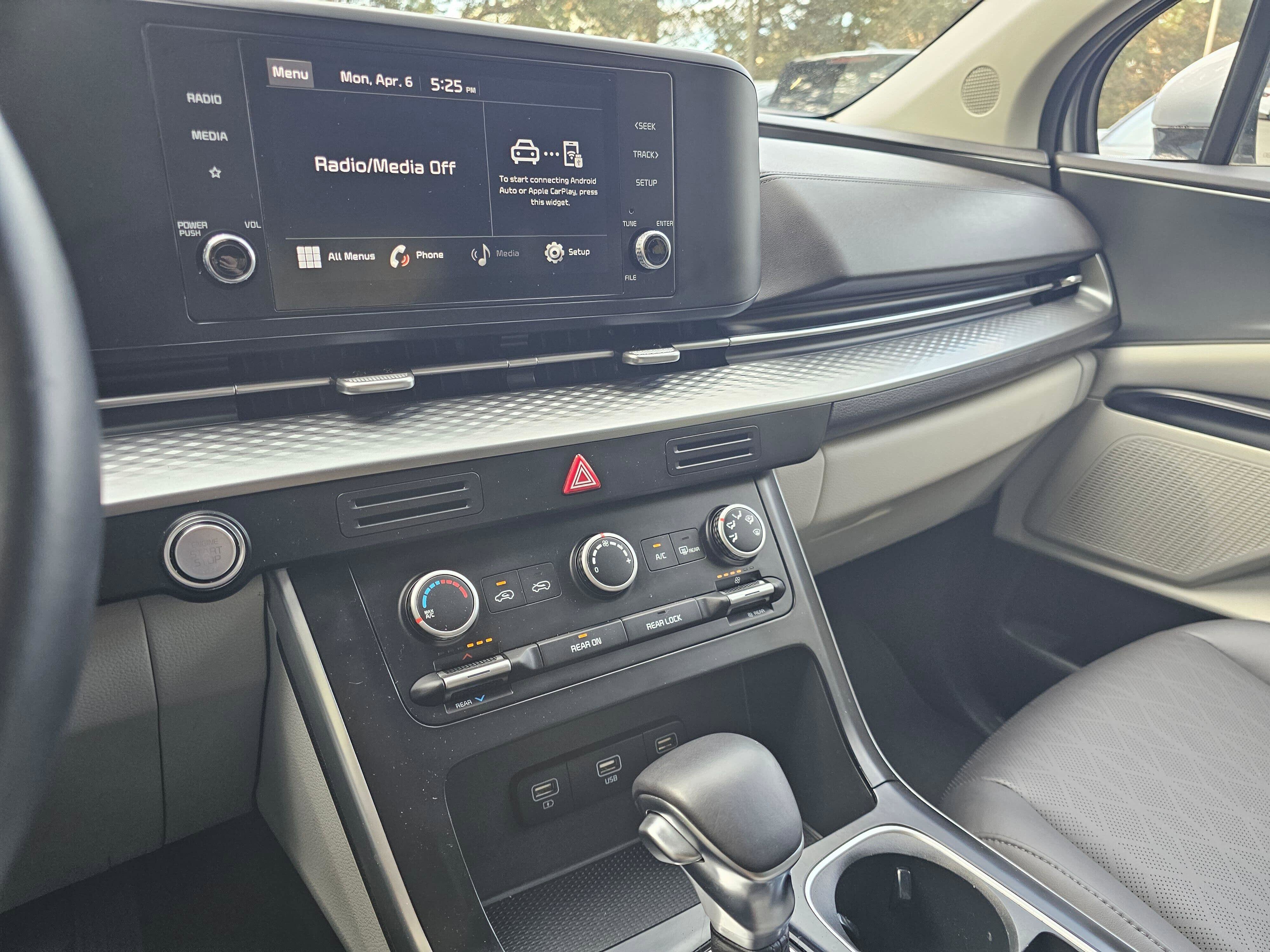 Used 2022 Kia Carnival LX FWD image 26
