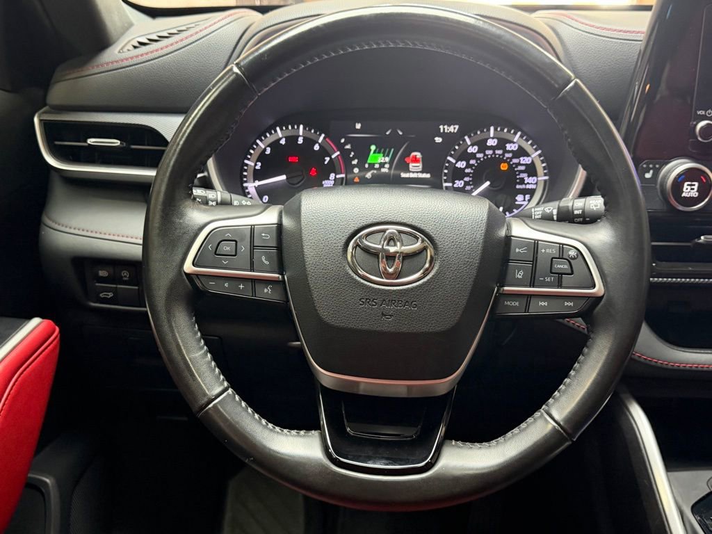 Used 2023 Toyota Highlander XSE FWD image 16