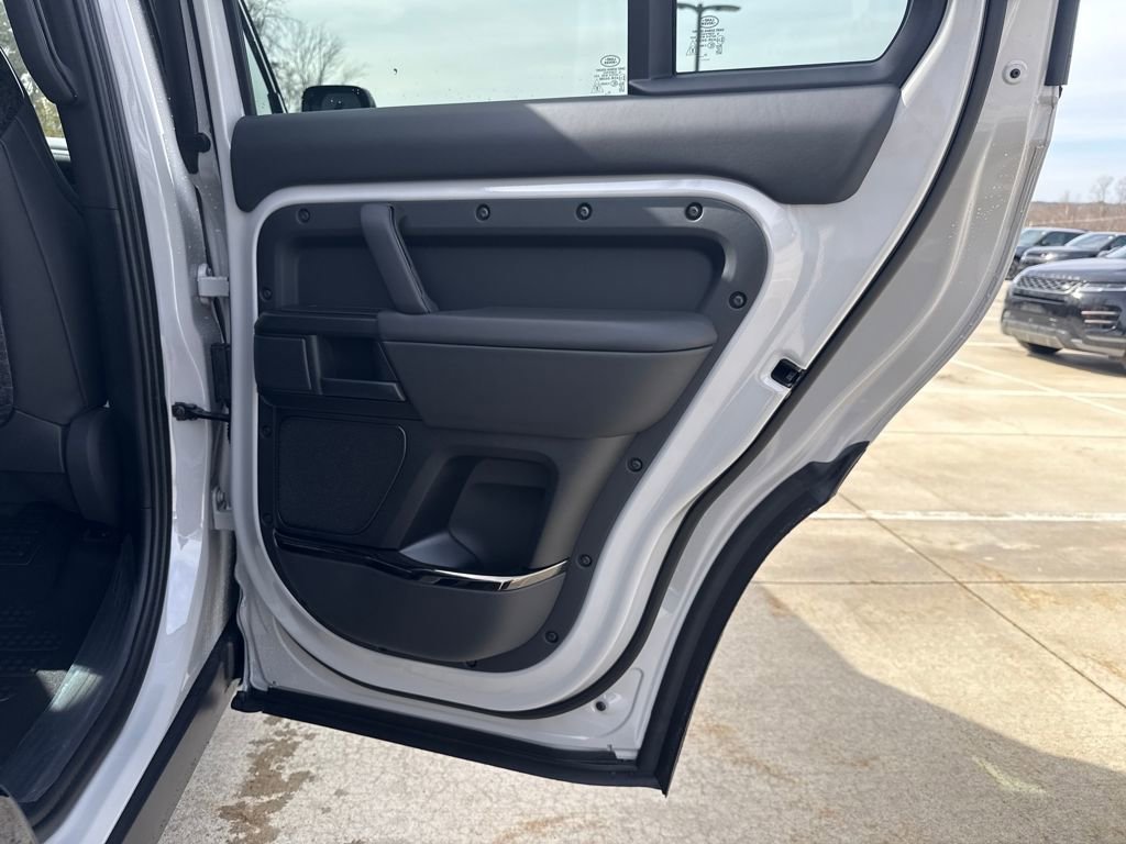New 2026 Land Rover Defender 110 OCTA image 17