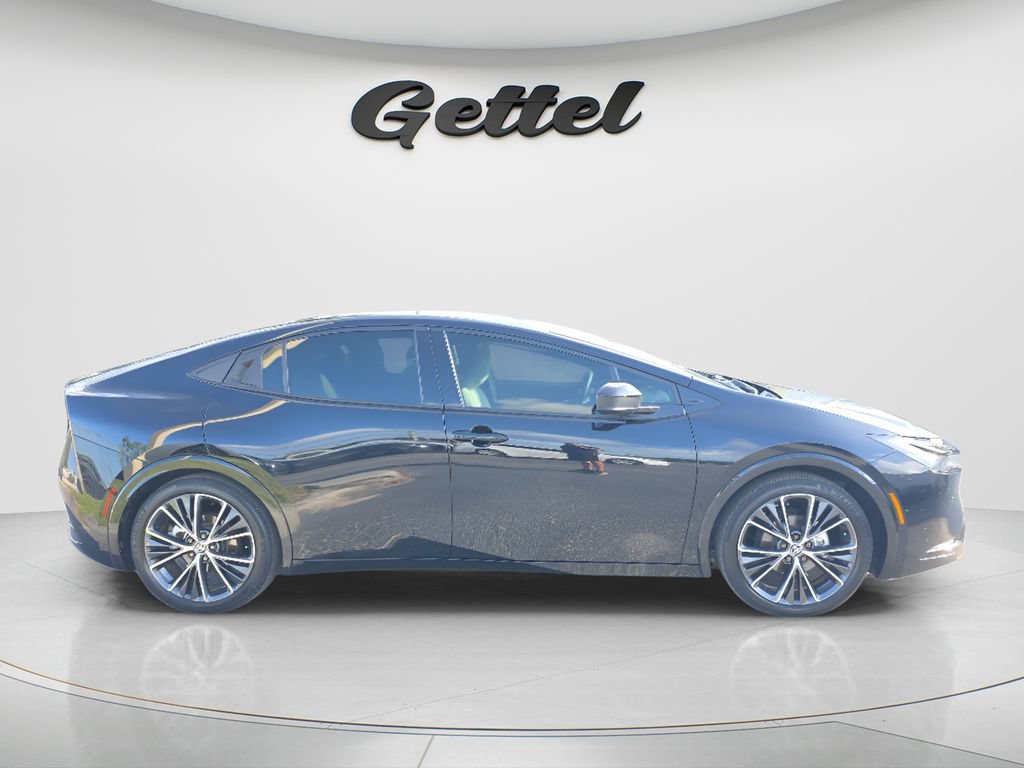 Used 2024 Toyota Prius XLE FWD image 4