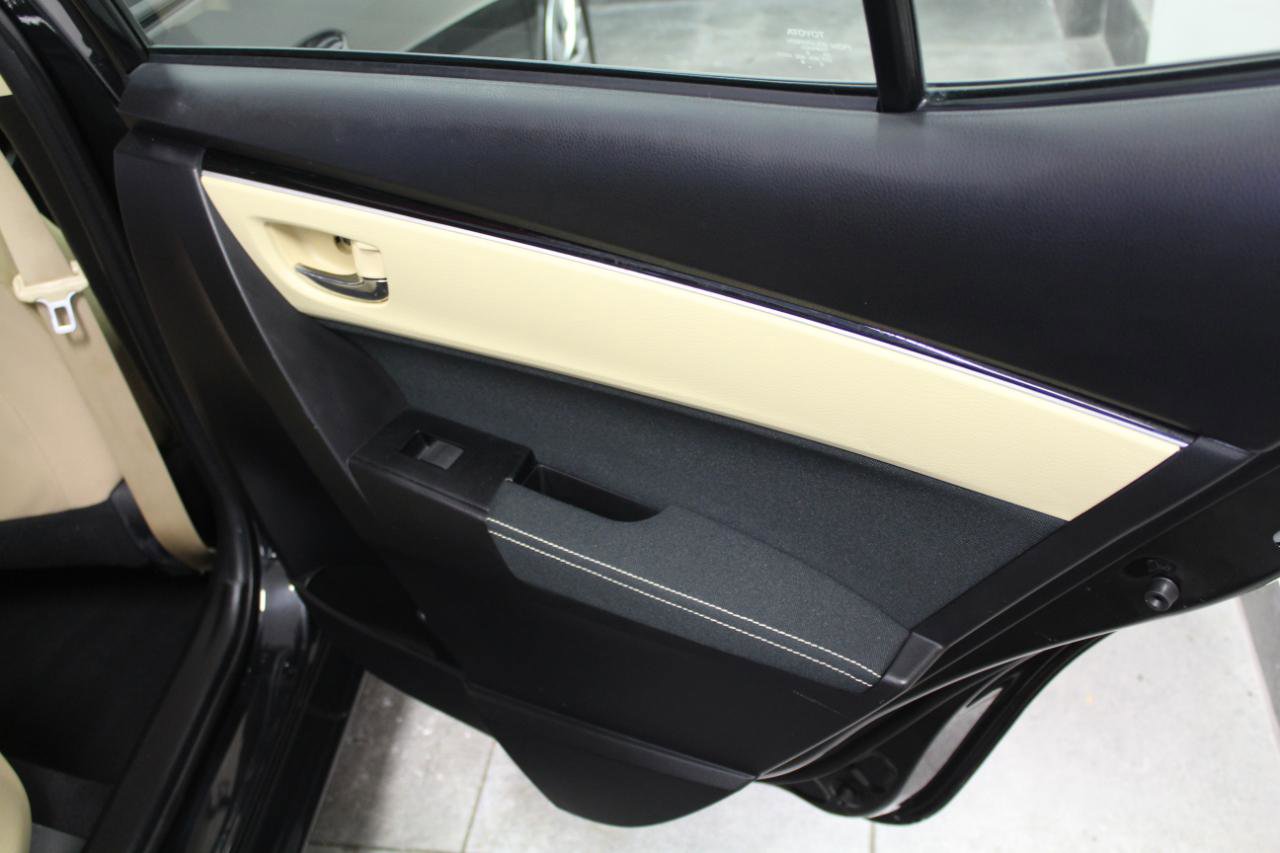 Used 2017 Toyota Corolla LE image 25