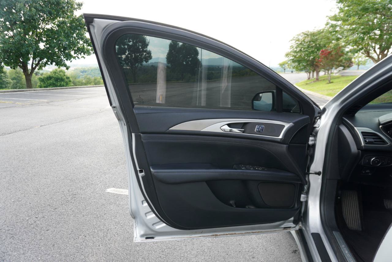 Used 2017 Lincoln MKZ Premiere FWD image 12