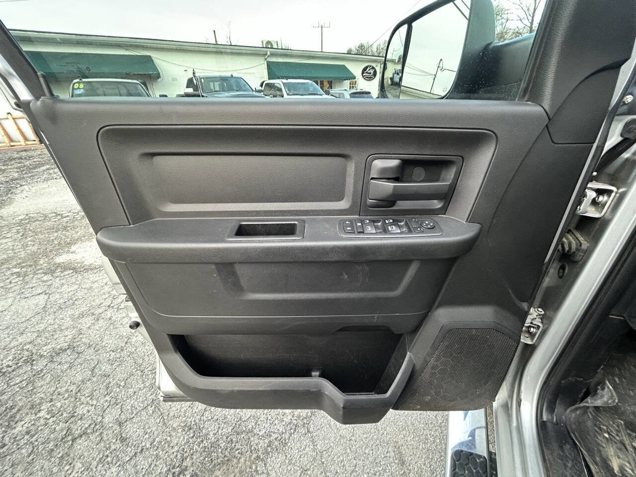 Used 2018 RAM 3500 Tradesman w/ Chrome Appearance Group image 13