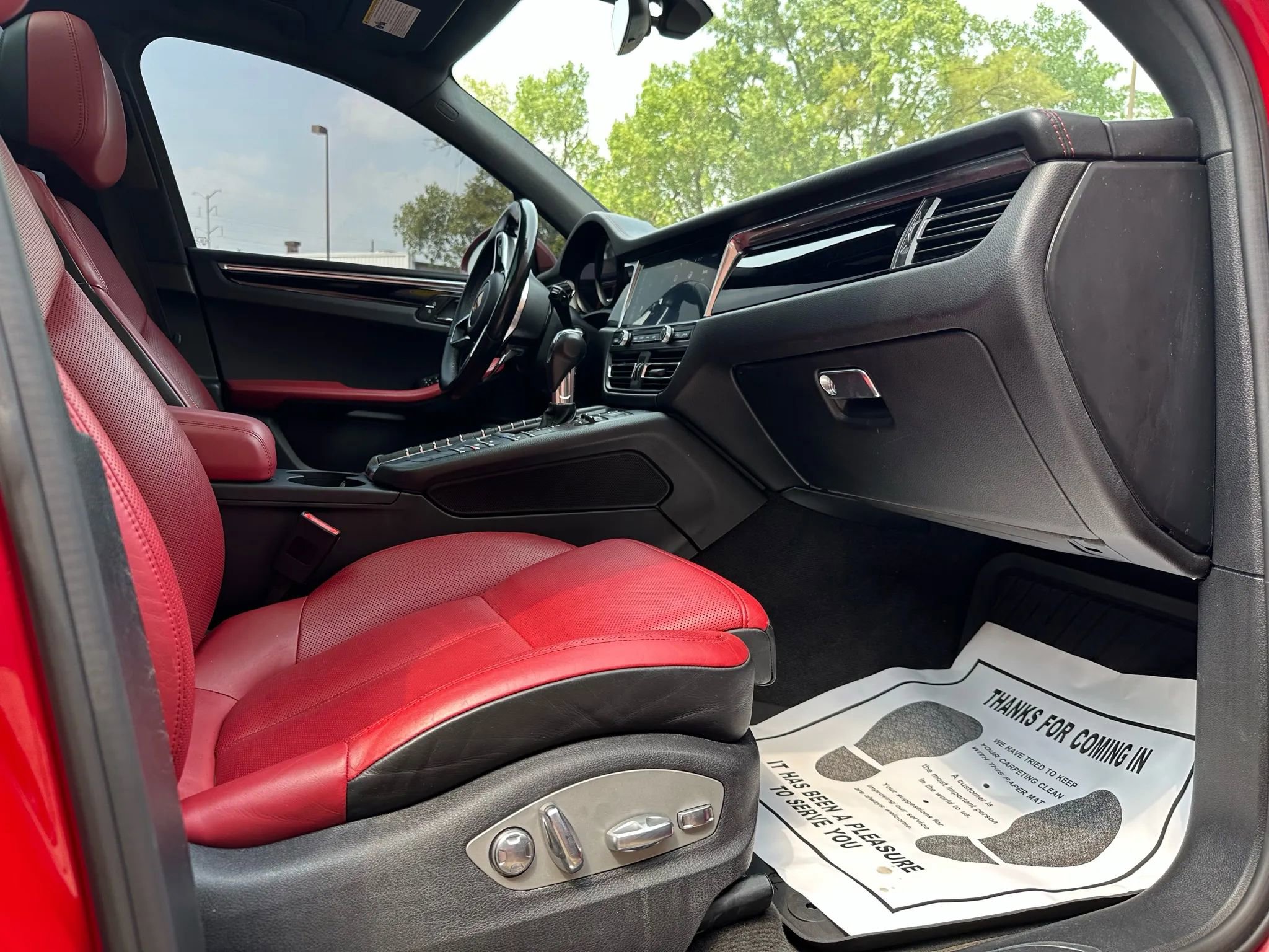 Used 2020 Porsche Macan S image 30