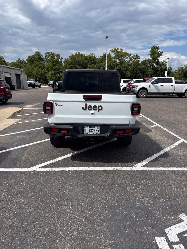 Used 2024 Jeep Gladiator Rubicon w/ Technology Group AWD/4WD image 2