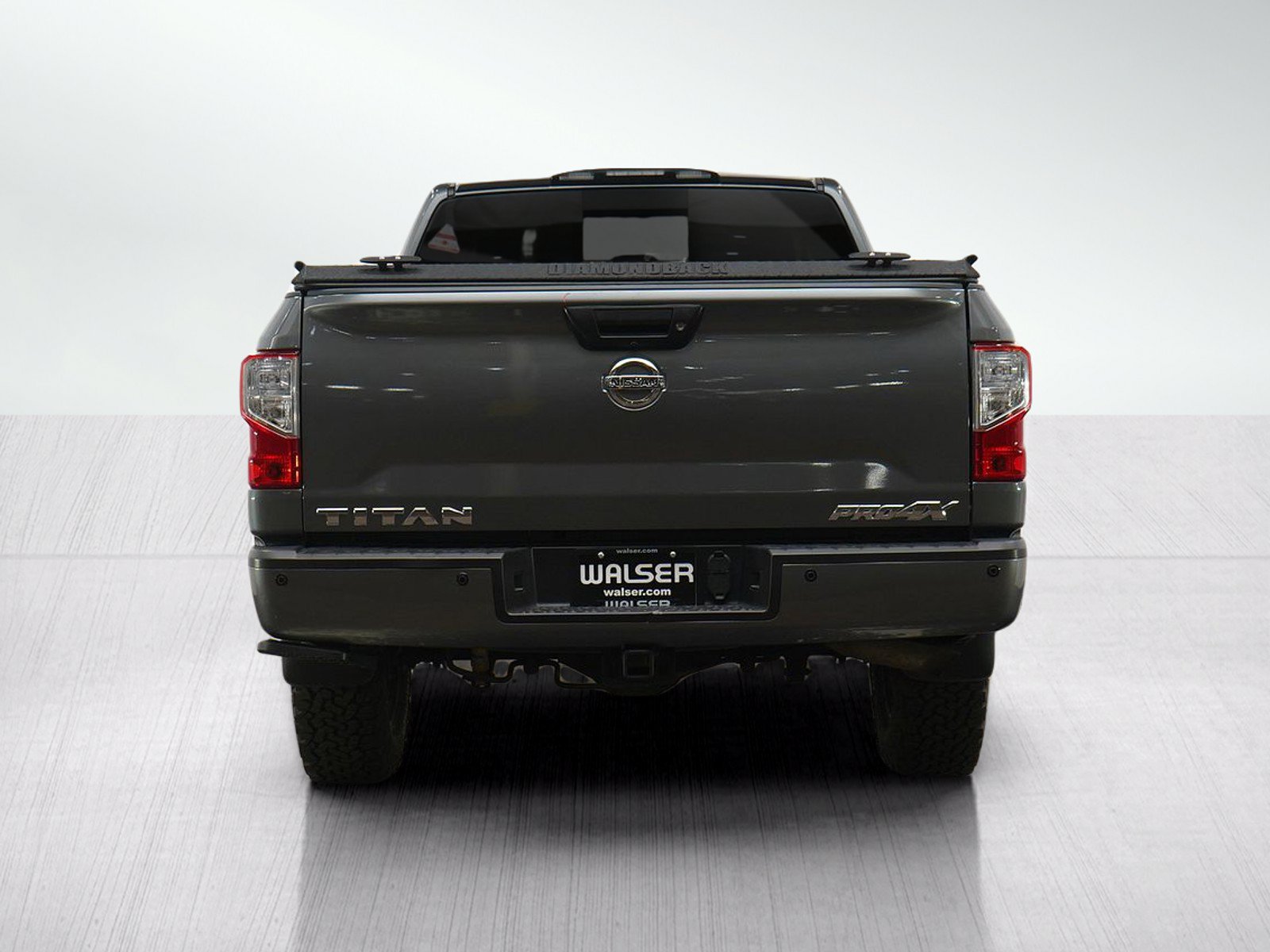 Used 2017 Nissan Titan PRO-4X w/ Pro-4x Convenience Package AWD/4WD image 4