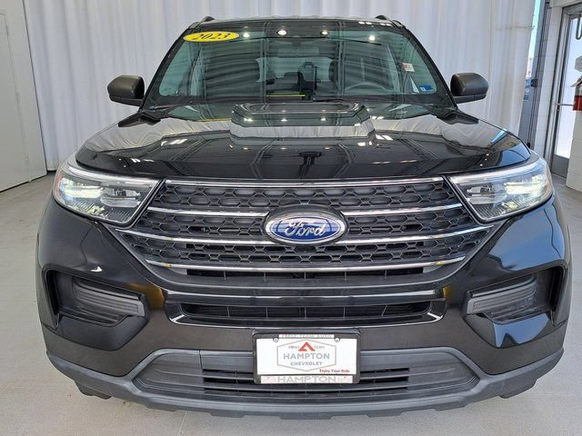 Used 2023 Ford Explorer XLT AWD/4WD image 3