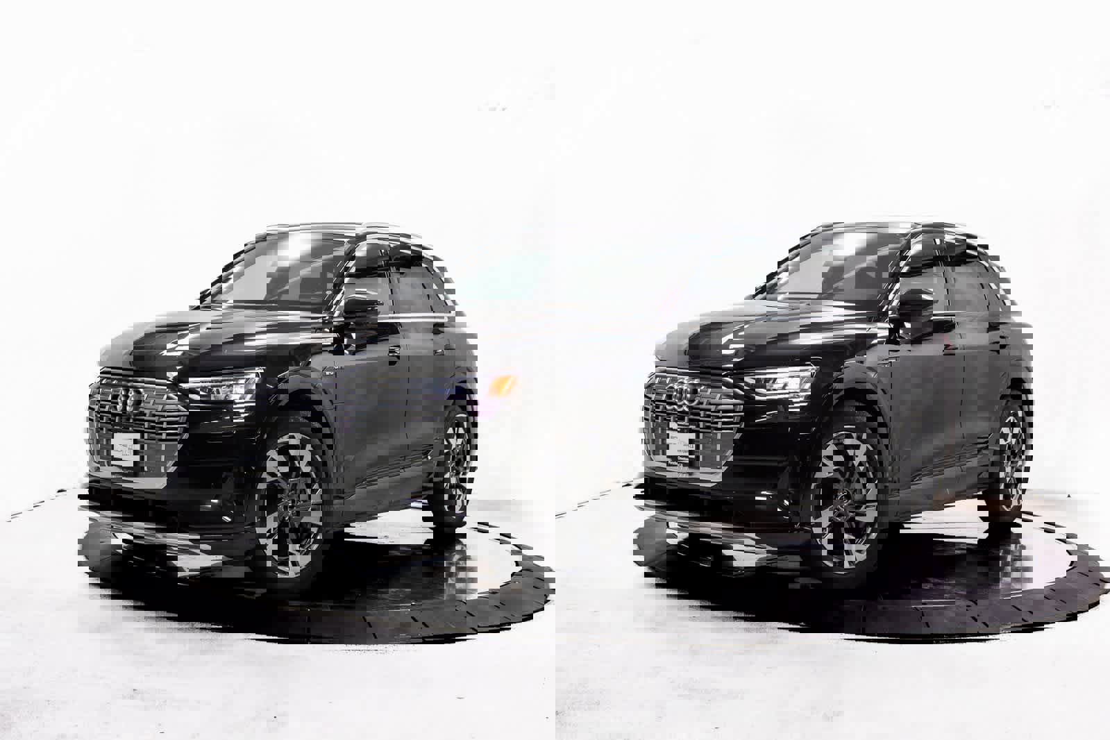 Used 2022 Audi e-tron Premium Plus w/ Premium Plus Package image 1