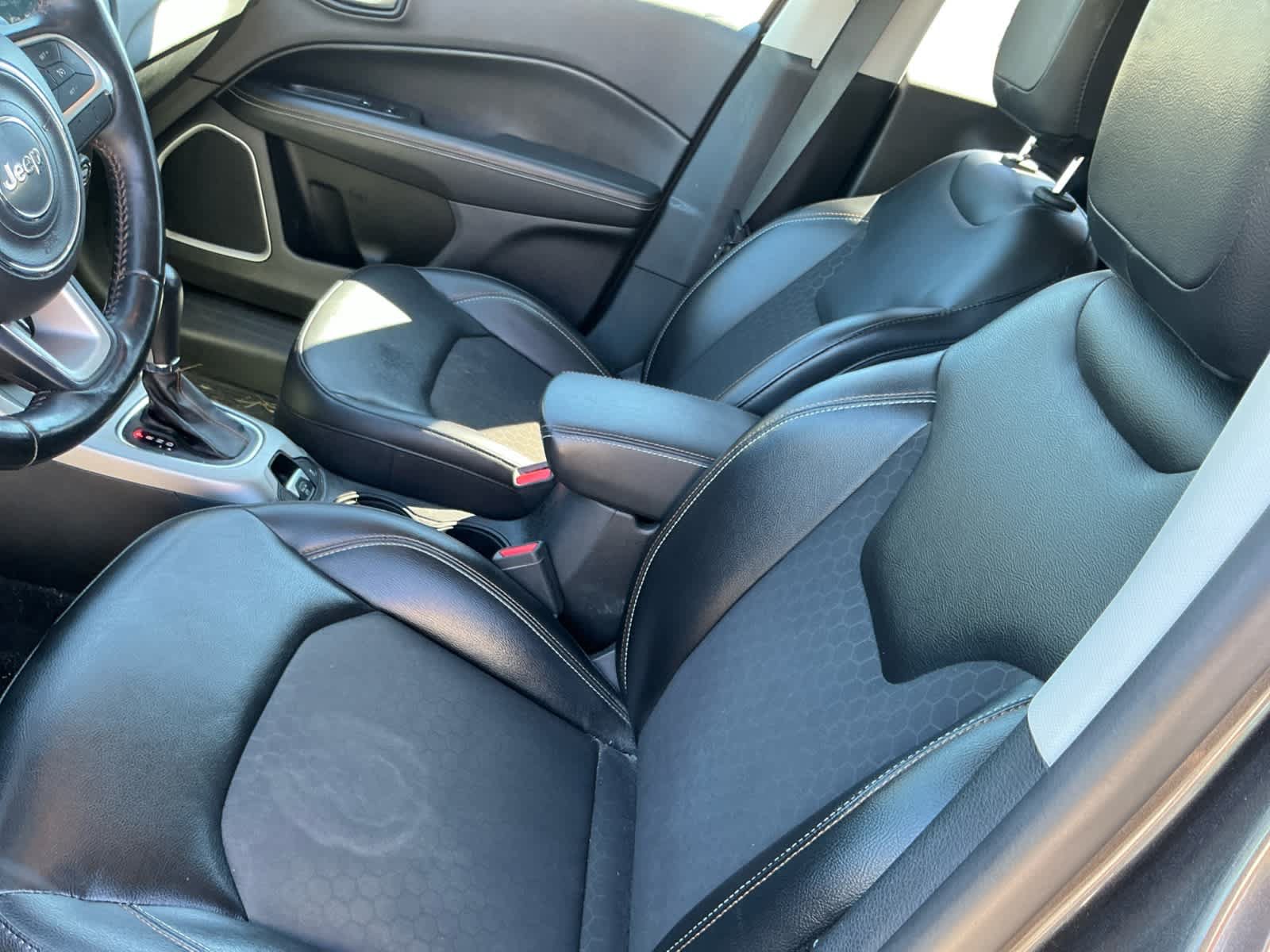 Used 2018 Jeep Compass Latitude w/ Popular Equipment Group AWD/4WD image 9