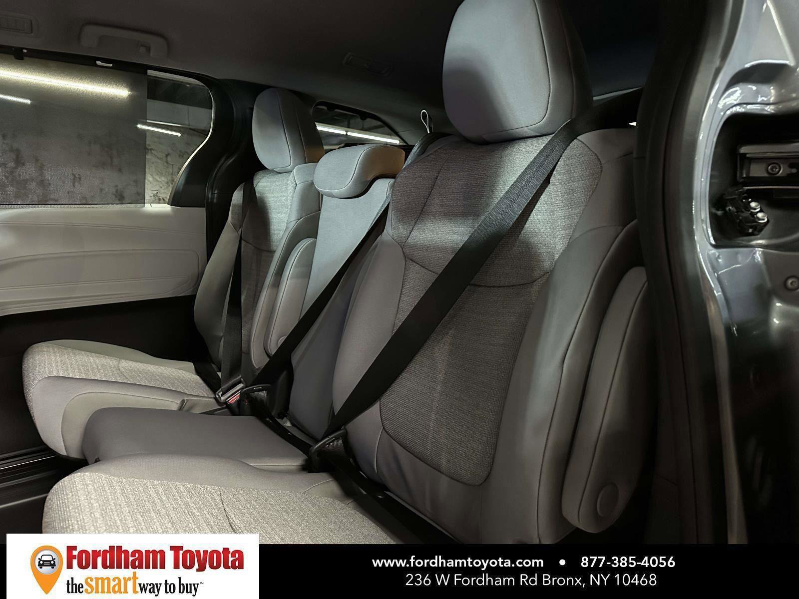 Used 2026 Toyota Sienna LE image 14