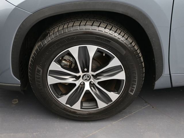 Used 2021 Toyota Highlander XLE image 24