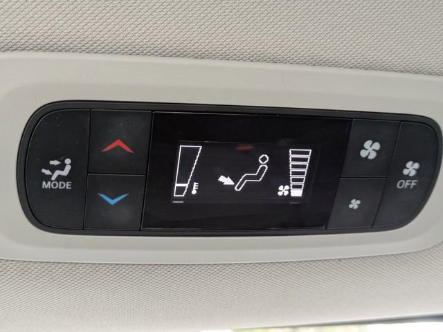 Used 2023 Chrysler Voyager LX image 18