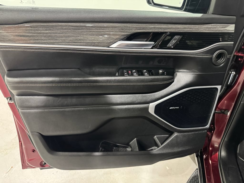 Used 2022 Jeep Wagoneer Series III w/ Flexible Seating Group AWD/4WD image 17