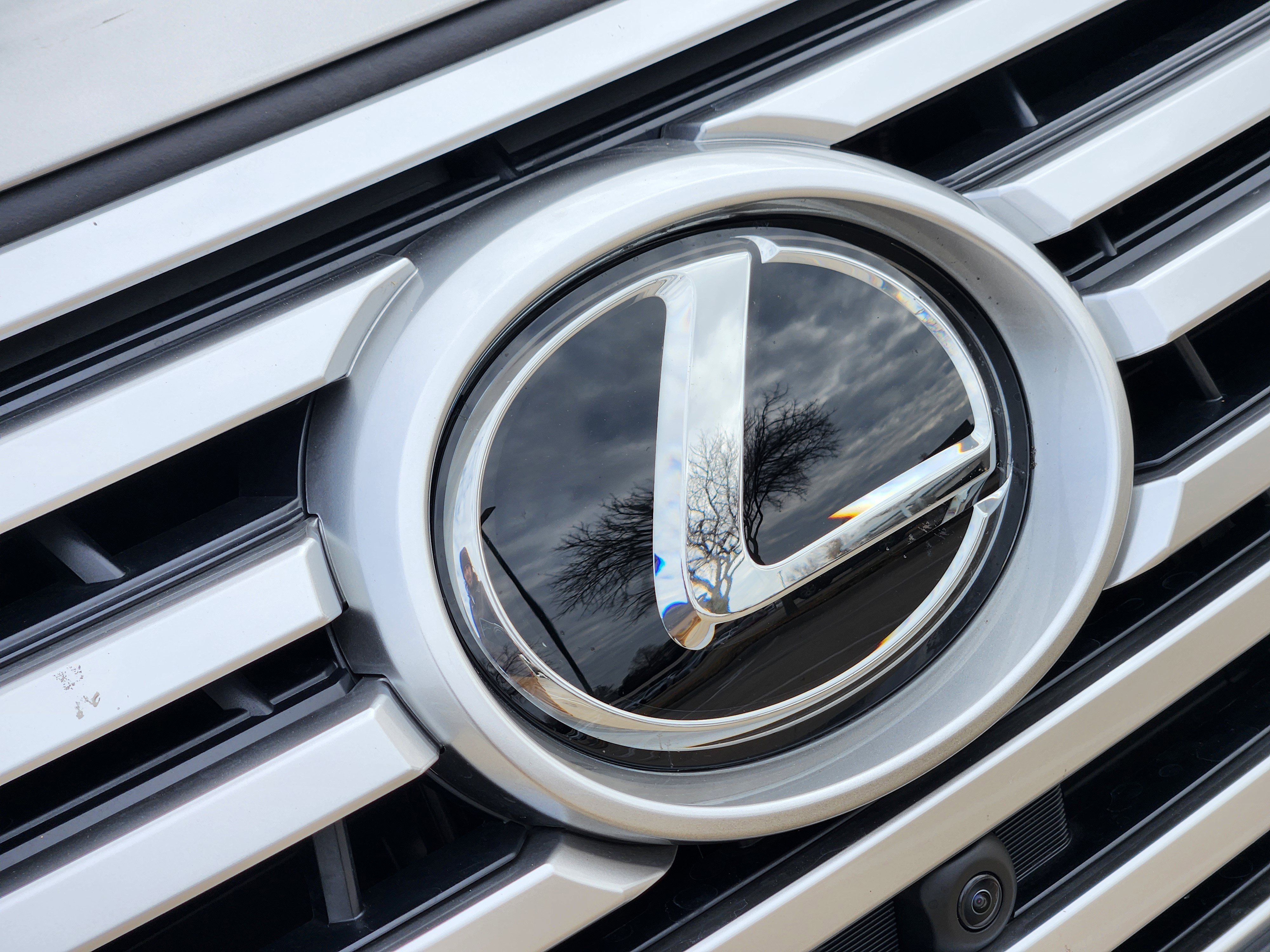 Used 2025 Lexus LX 600 4WD w/ Luxury Package image 12