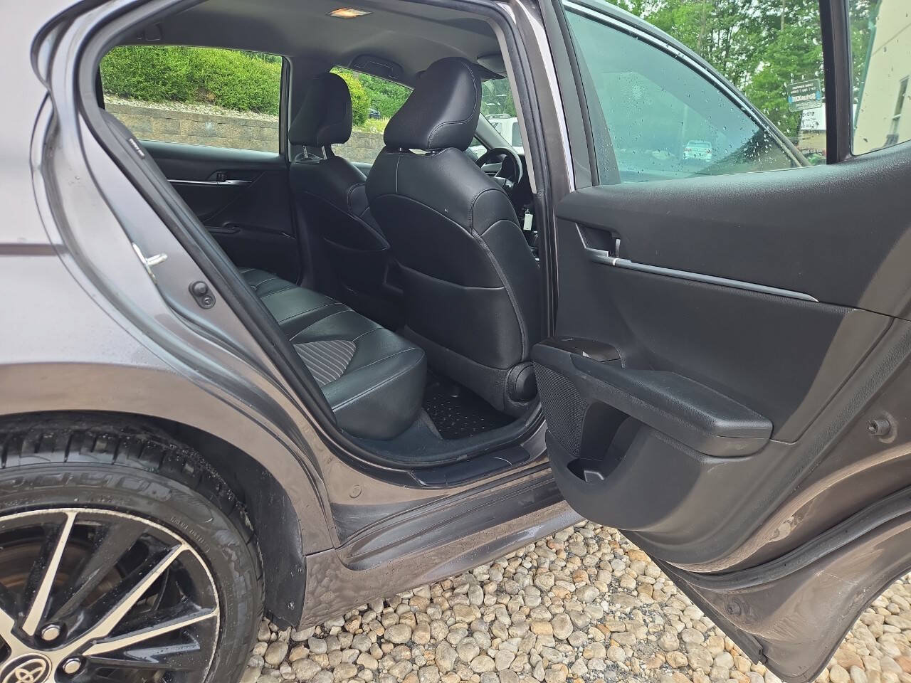 Used 2022 Toyota Camry SE FWD image 16