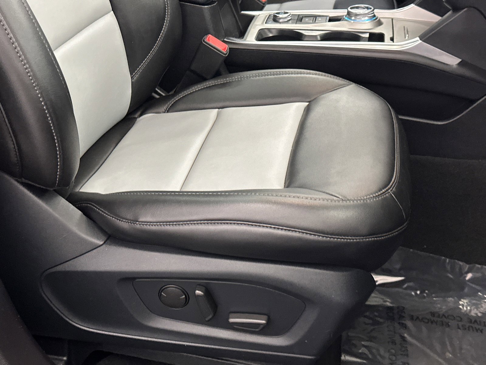 Used 2022 Ford Explorer XLT w/ Equipment Group 202A image 12