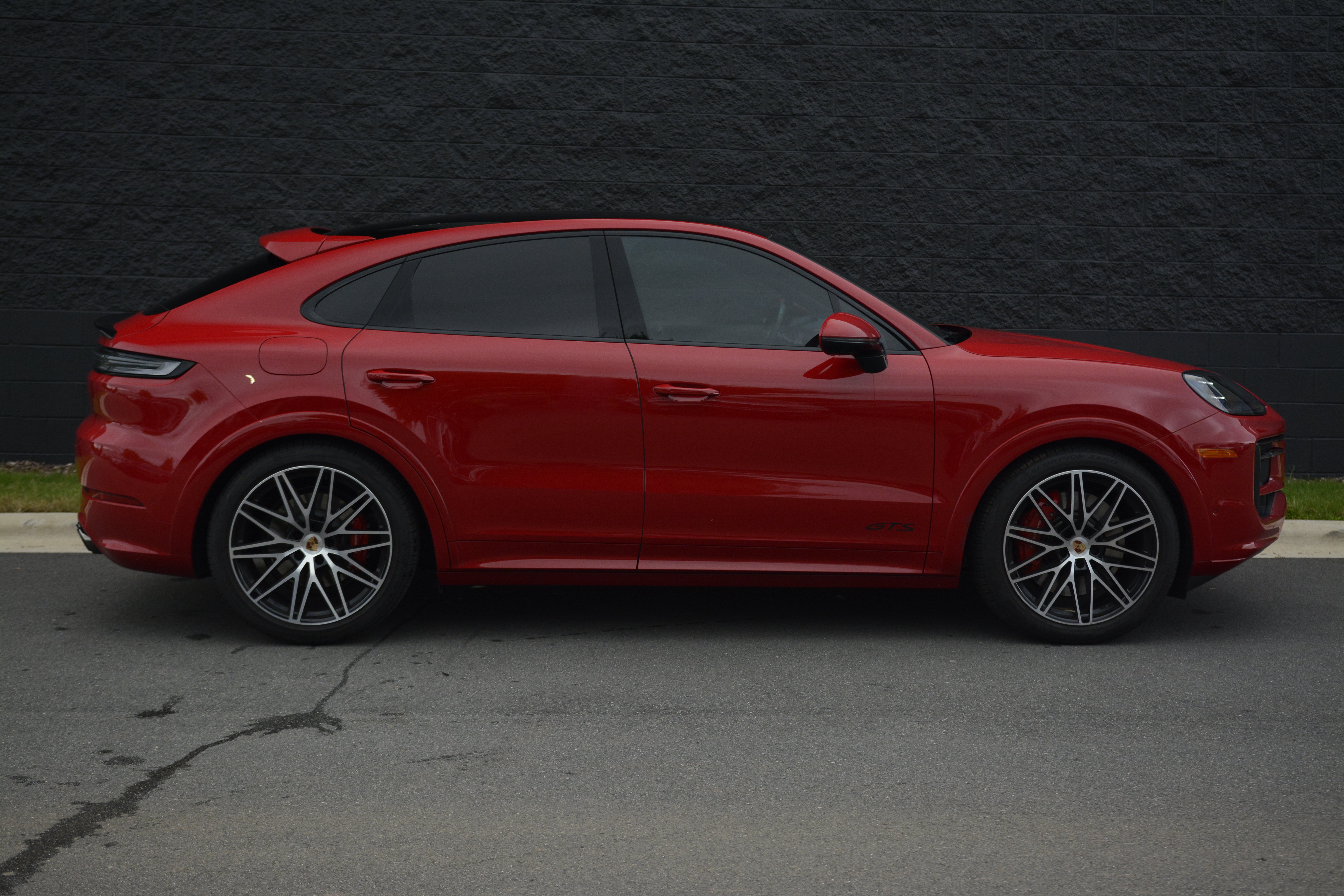 Certified 2025 Porsche Cayenne GTS AWD/4WD image 8