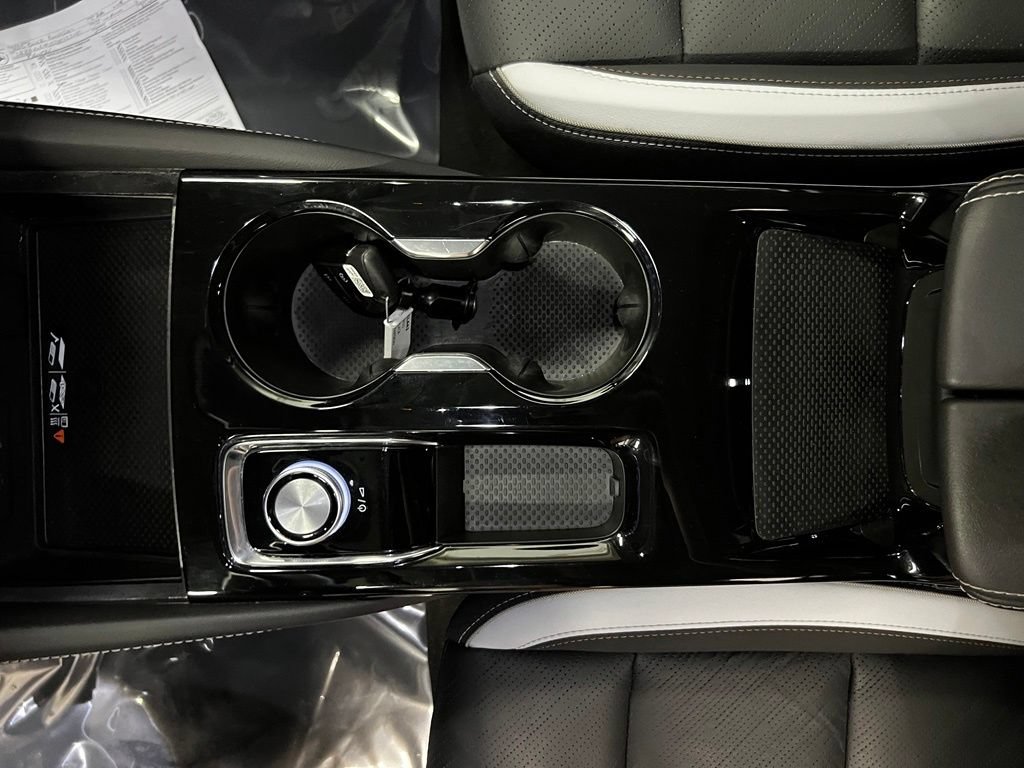 Certified 2025 Buick Envision Sport Touring AWD/4WD image 28