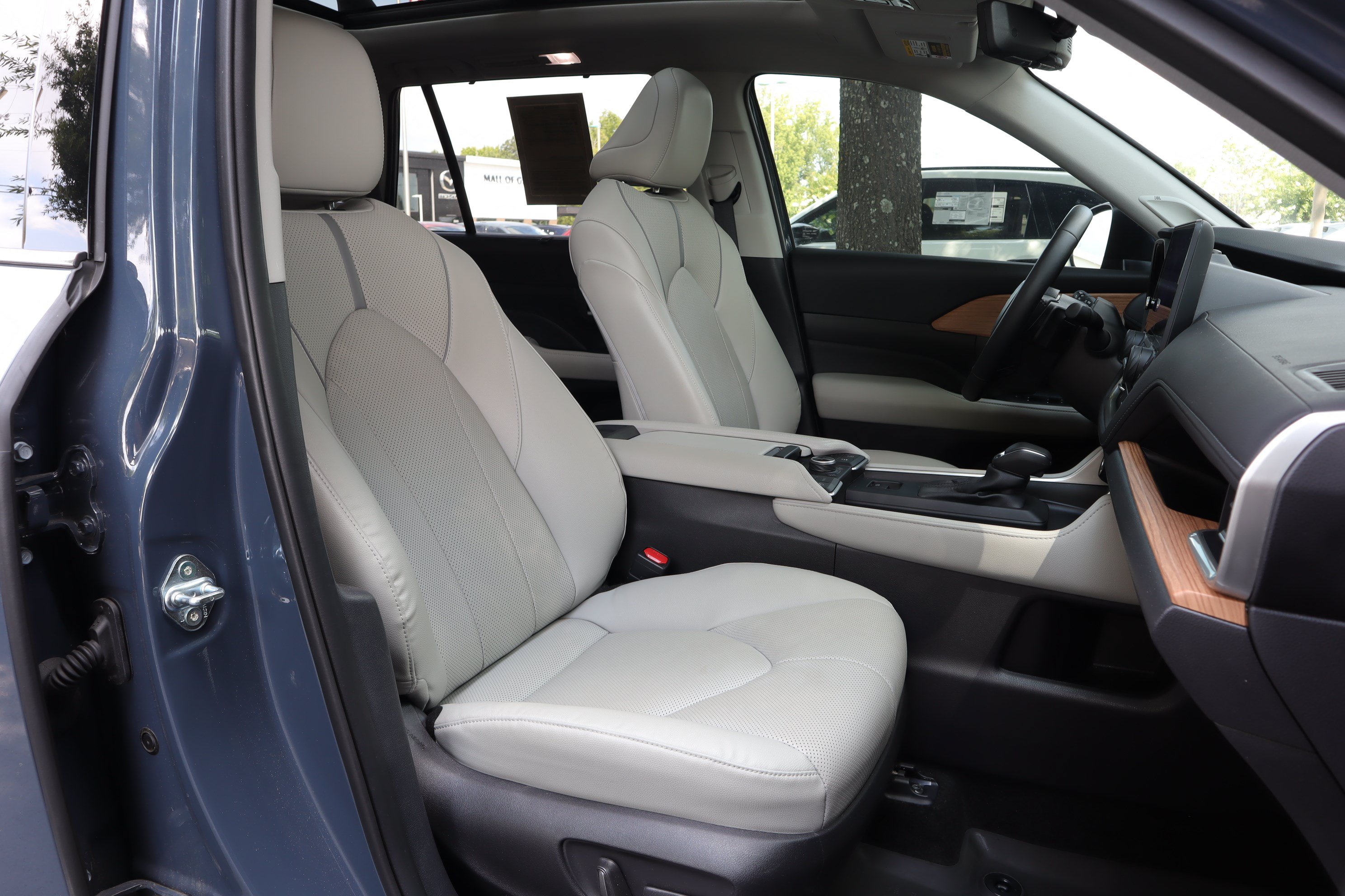 Used 2025 Toyota Grand Highlander AWD image 31