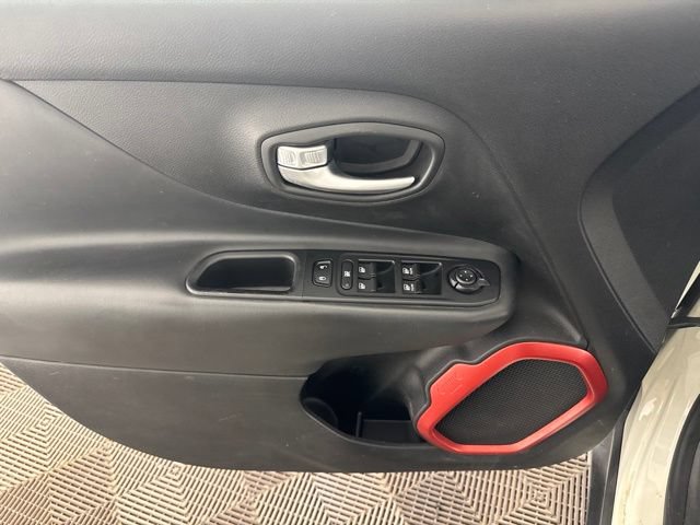 Used 2019 Jeep Renegade Trailhawk w/ Cold Weather Group II AWD/4WD image 22