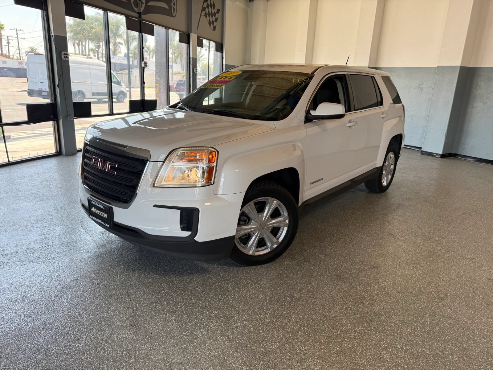 Used 2017 GMC Terrain SLE FWD image 3
