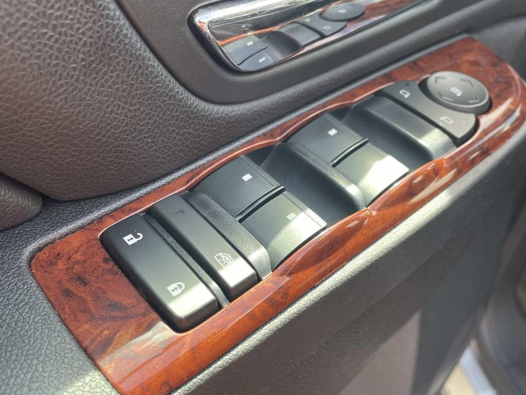 Used 2012 Chevrolet Suburban LS RWD image 16