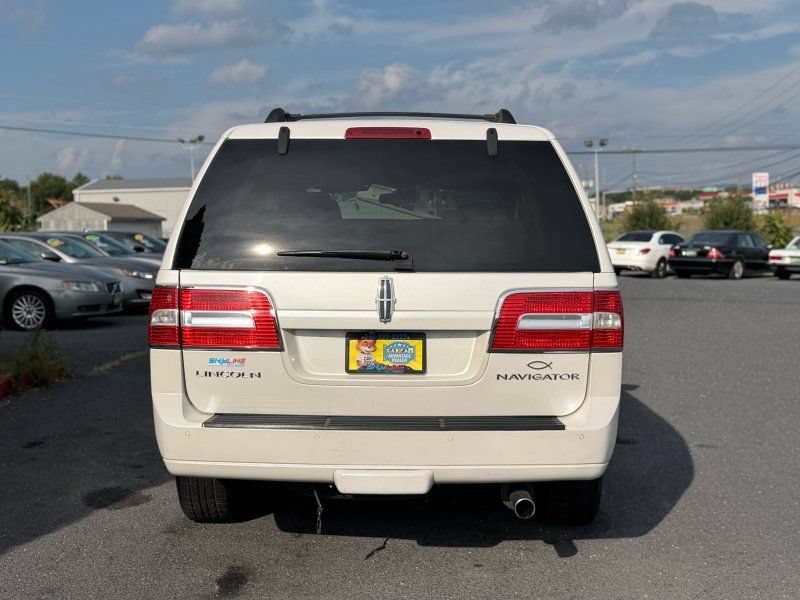 Used 2009 Lincoln Navigator 4WD image 6
