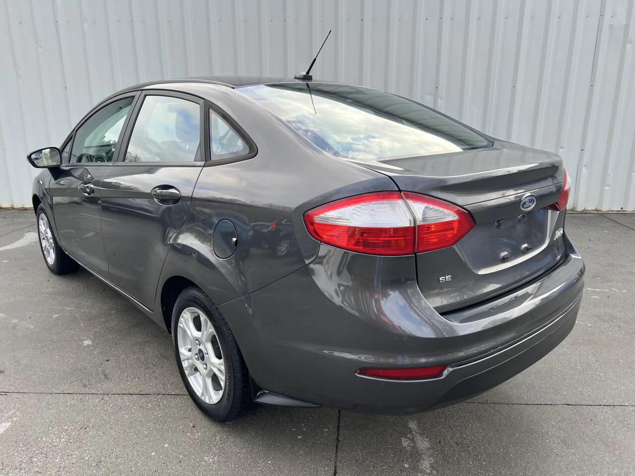 Used 2016 Ford Fiesta SE w/ Cold Weather Package FWD image 5