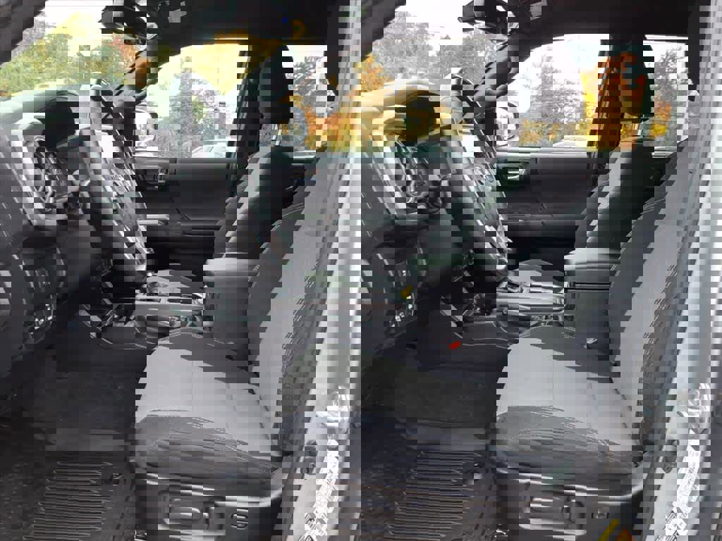 Used 2021 Toyota Tacoma TRD Off-Road w/ Technology Package image 11