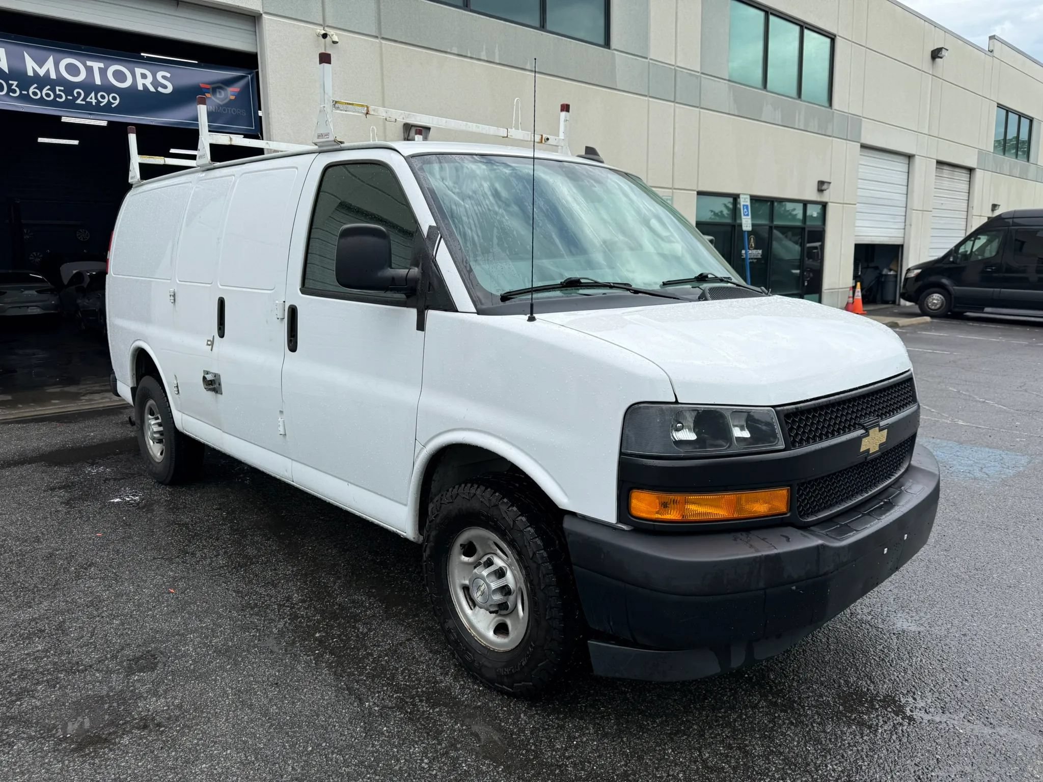 Used 2021 Chevrolet Express 2500 w/ Driver Convenience Package RWD image 8