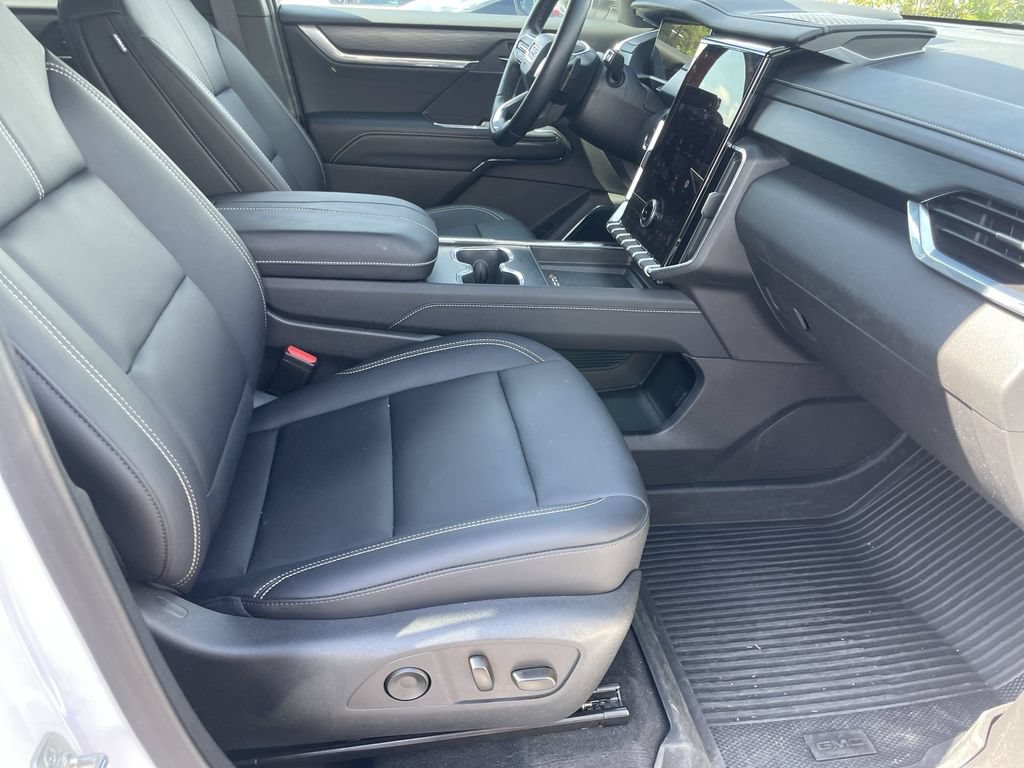 Used 2025 GMC Acadia Elevation w/ Elevation Premium Package FWD image 32